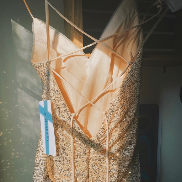 ✨GOLD PROM DRESS✨ - Picture 3 of 10